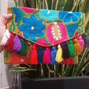 Purse embroidered colorful